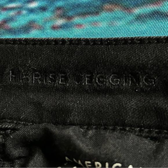 American Eagle Black Hi-Rise Ripped Jeans Crop Size 4 - Picture 6 of 7